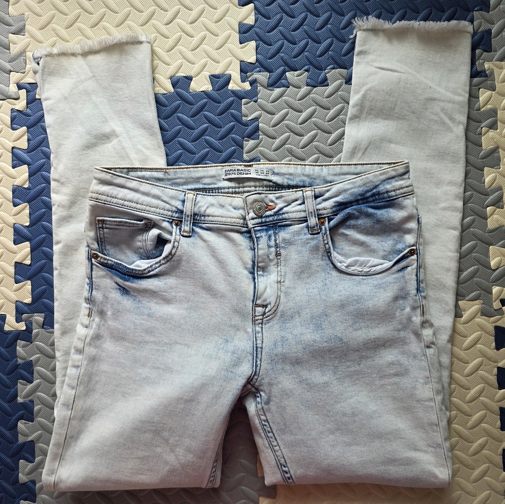 Zara‎ Denim Skinny Jeans Womens Light Wash Asym Raw Hem Sz. 6